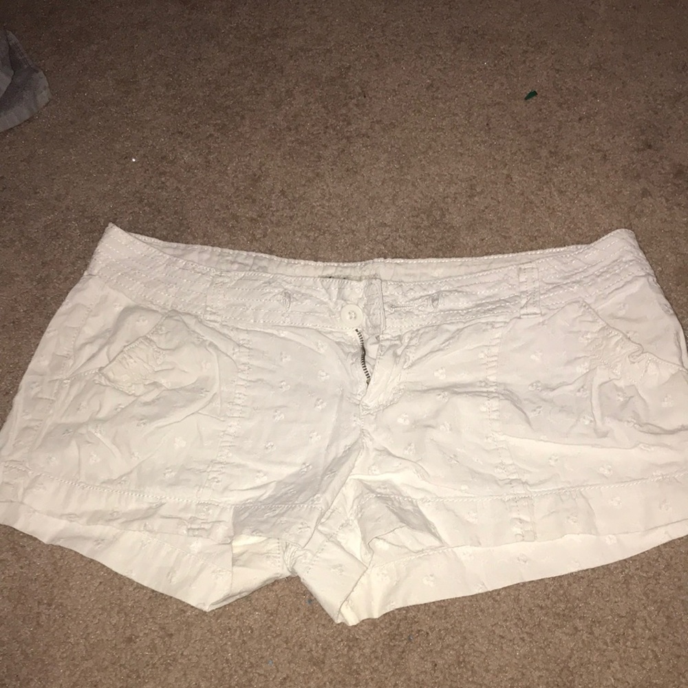 Cute flower imprinted white shorts